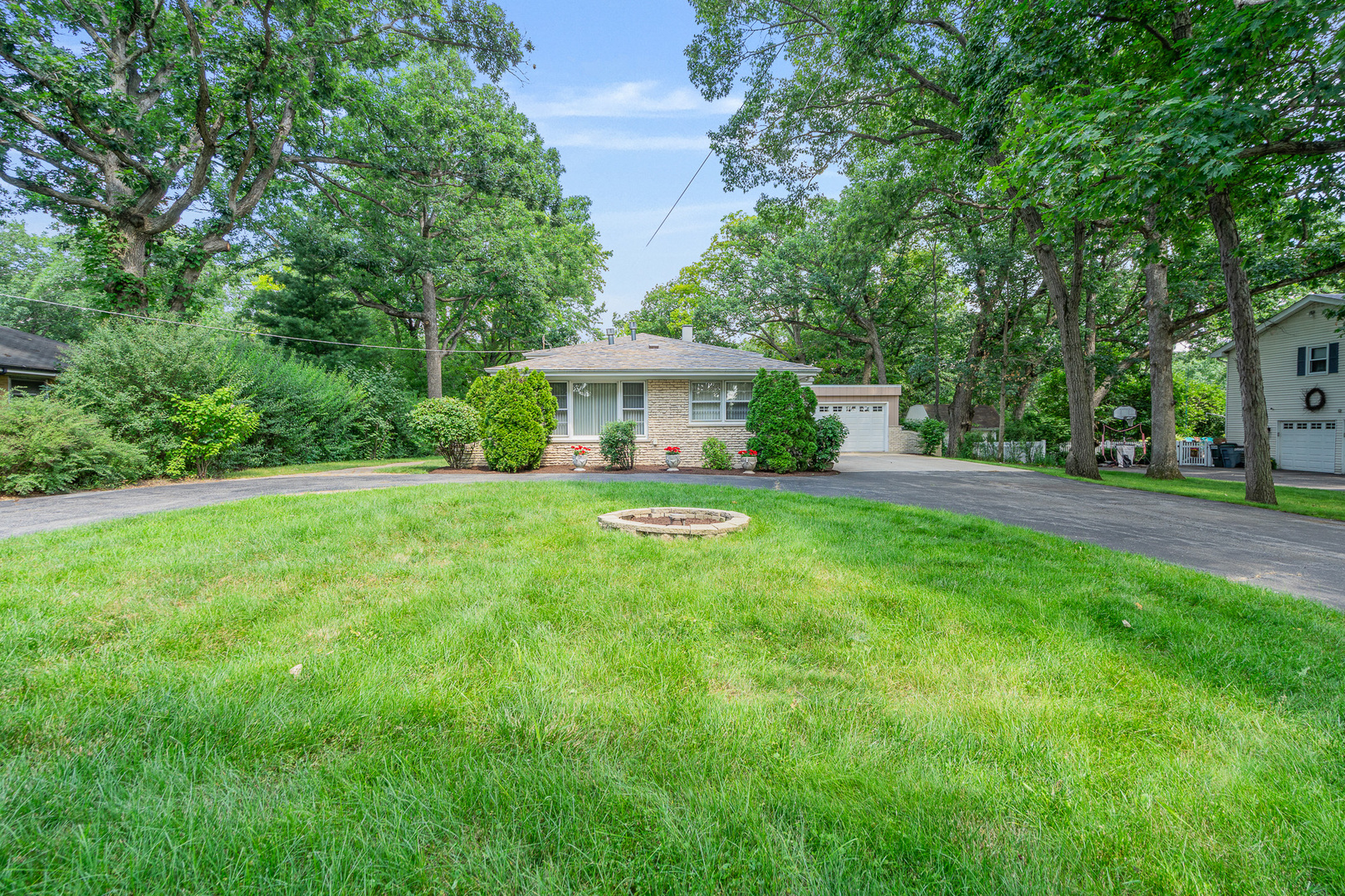 11S047 PALISADES Road, Burr Ridge, IL 60527