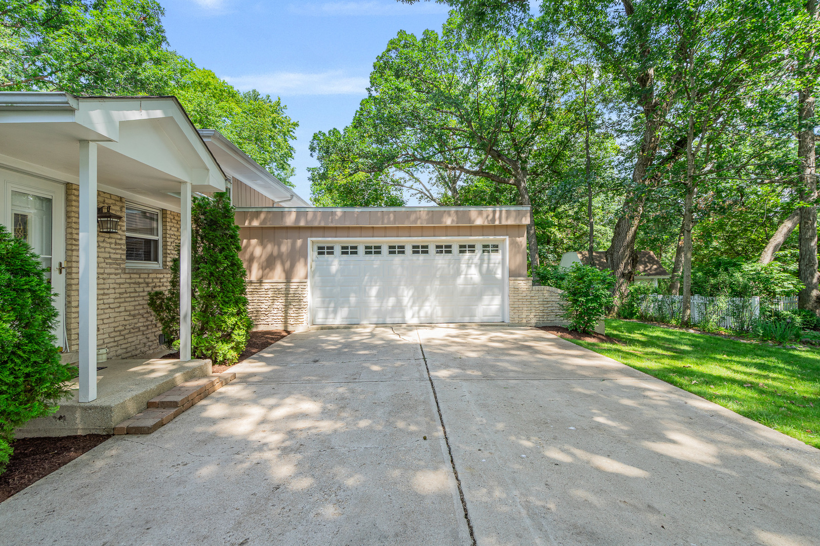 11S047 PALISADES Road, Burr Ridge, IL 60527