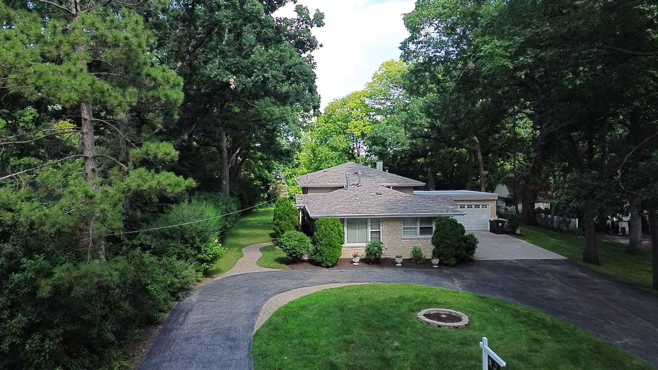 11S047 PALISADES Road, Burr Ridge, IL 60527