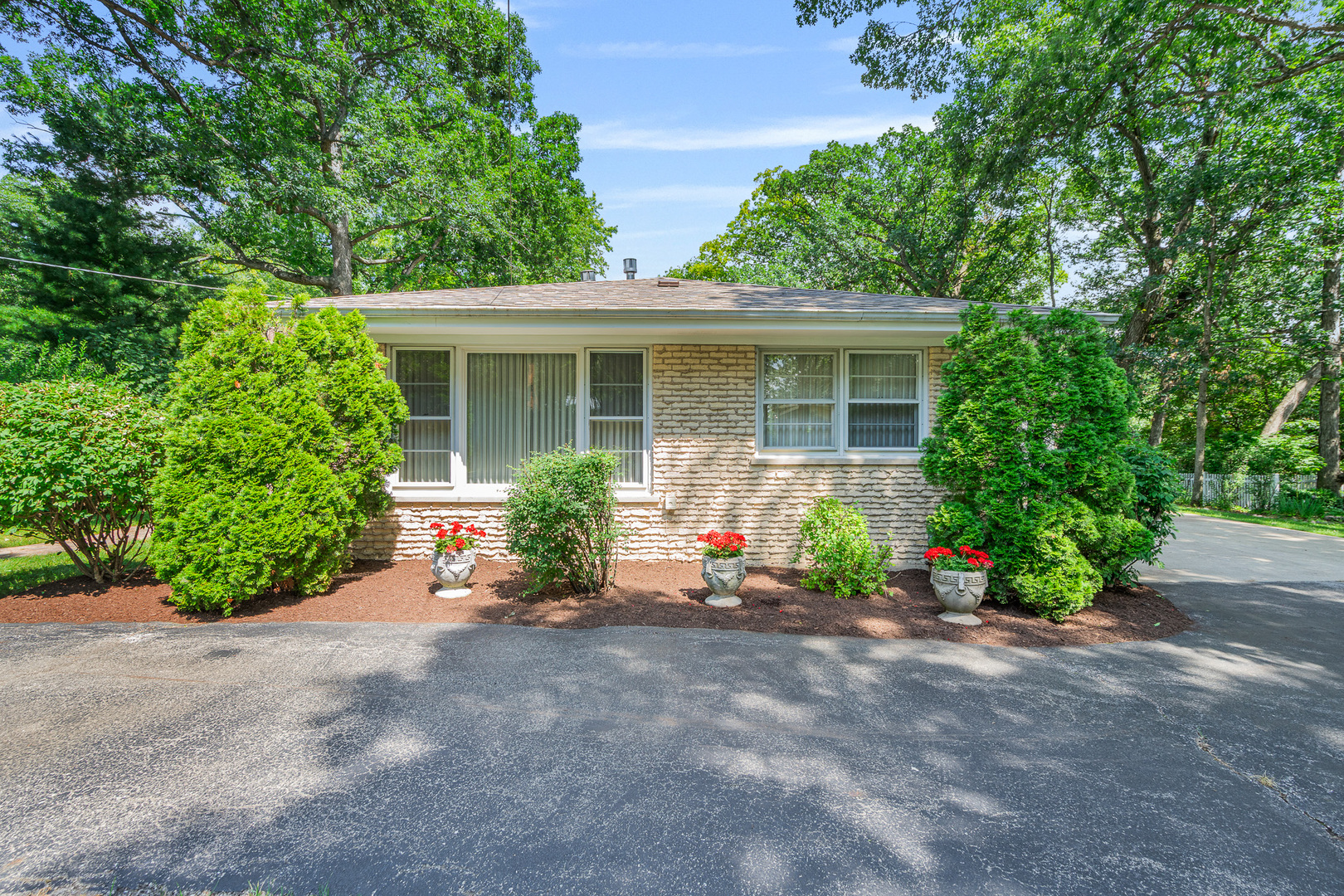 11S047 PALISADES Road, Burr Ridge, IL 60527