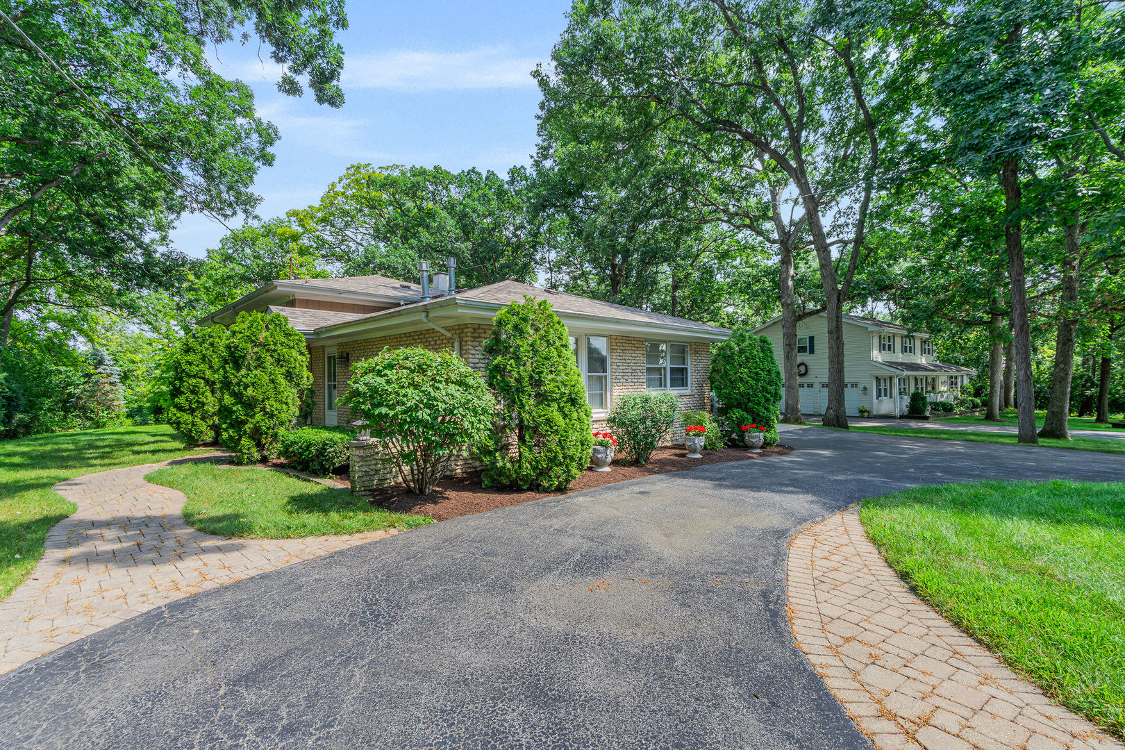 11S047 PALISADES Road, Burr Ridge, IL 60527