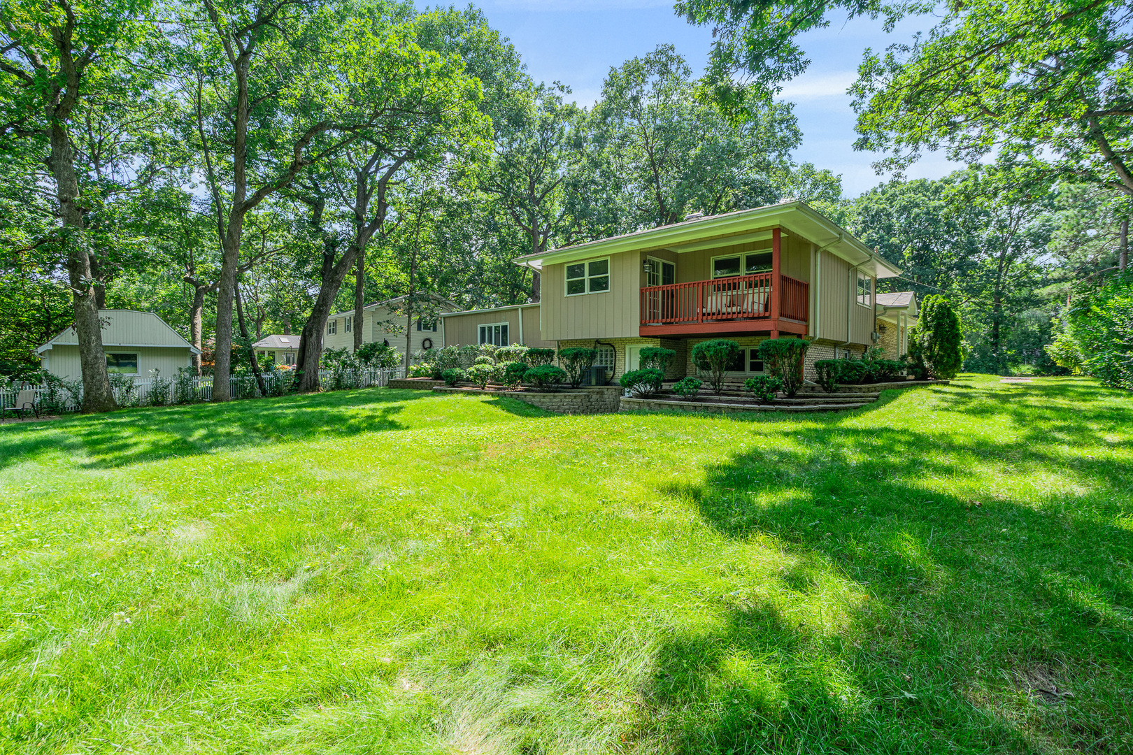 11S047 PALISADES Road, Burr Ridge, IL 60527