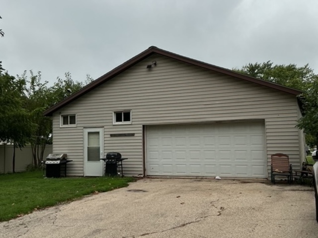 2s114 S Harter Road, Kaneville, IL 60144