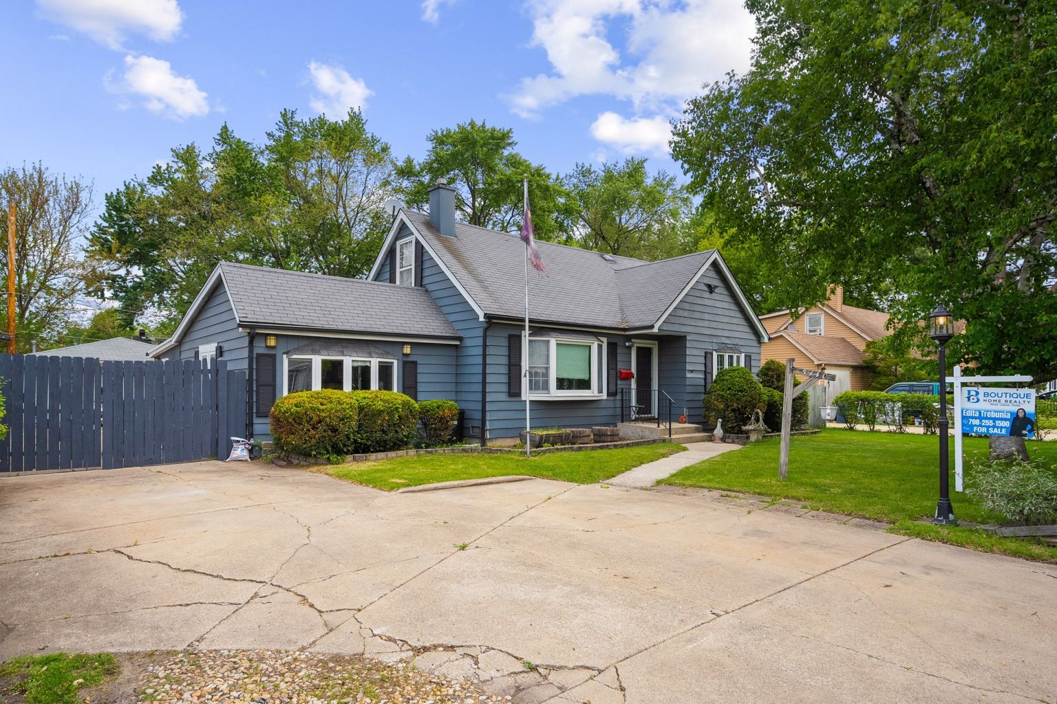 5440 W 84th Place, Burbank, IL 60459