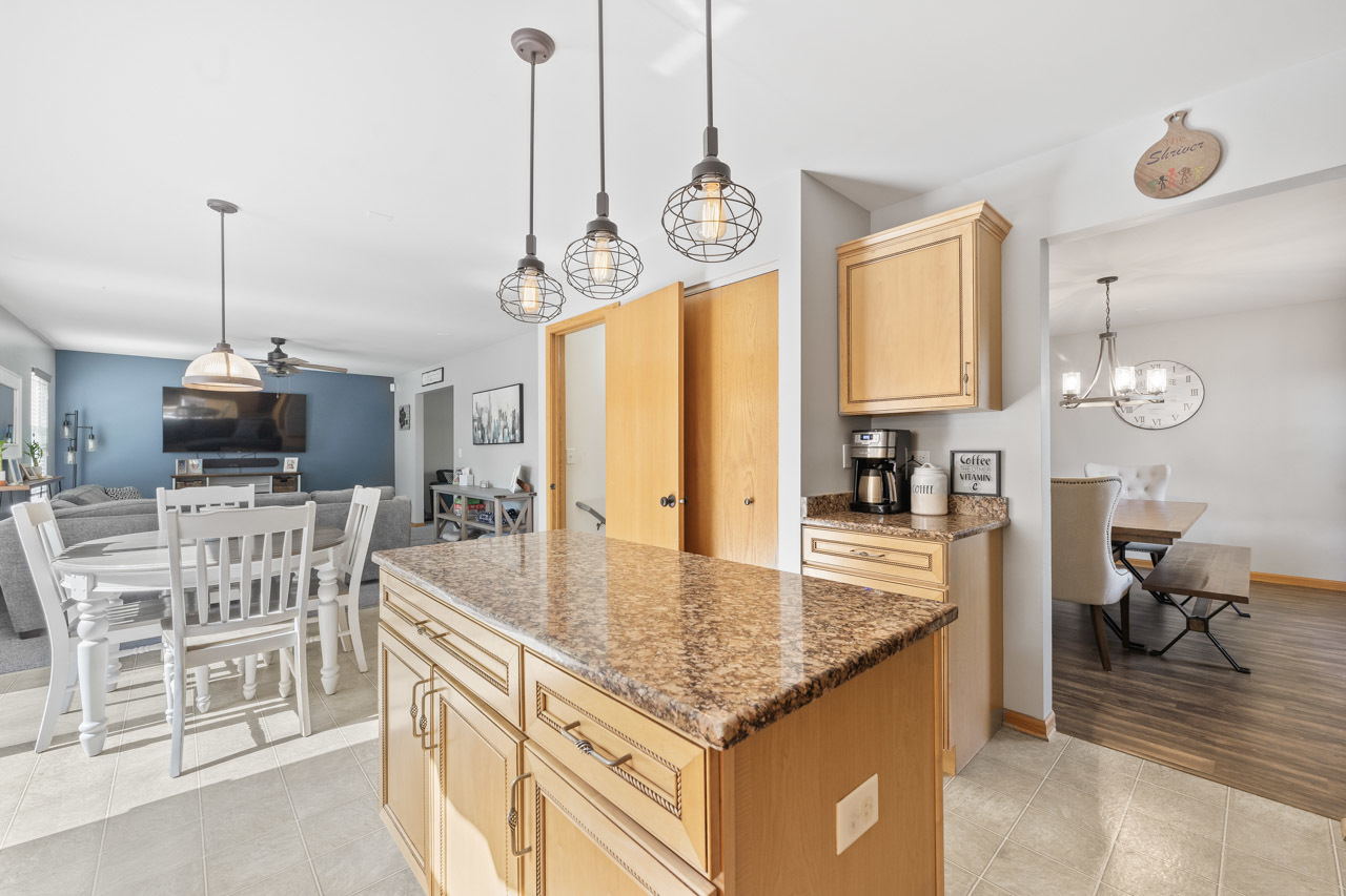 1811 Cameron Drive, Hampshire, IL 60140