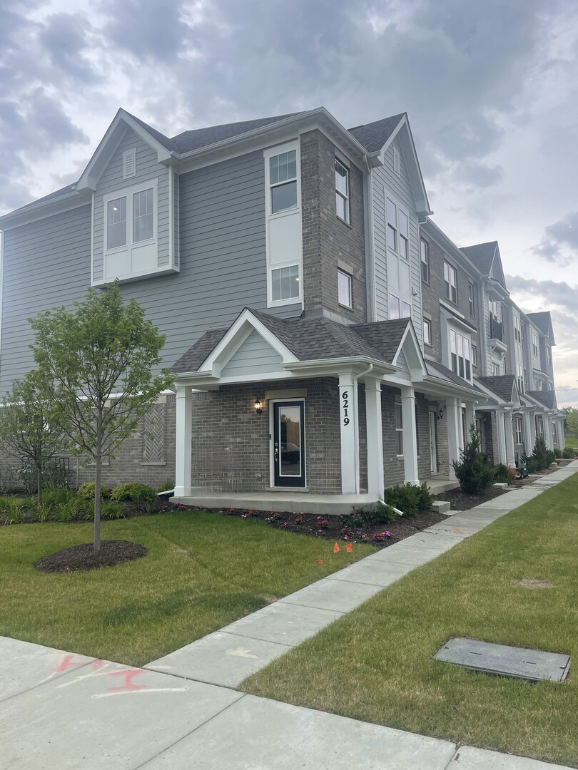 6289 Sandbelt Drive #34004, Woodridge, IL 60517