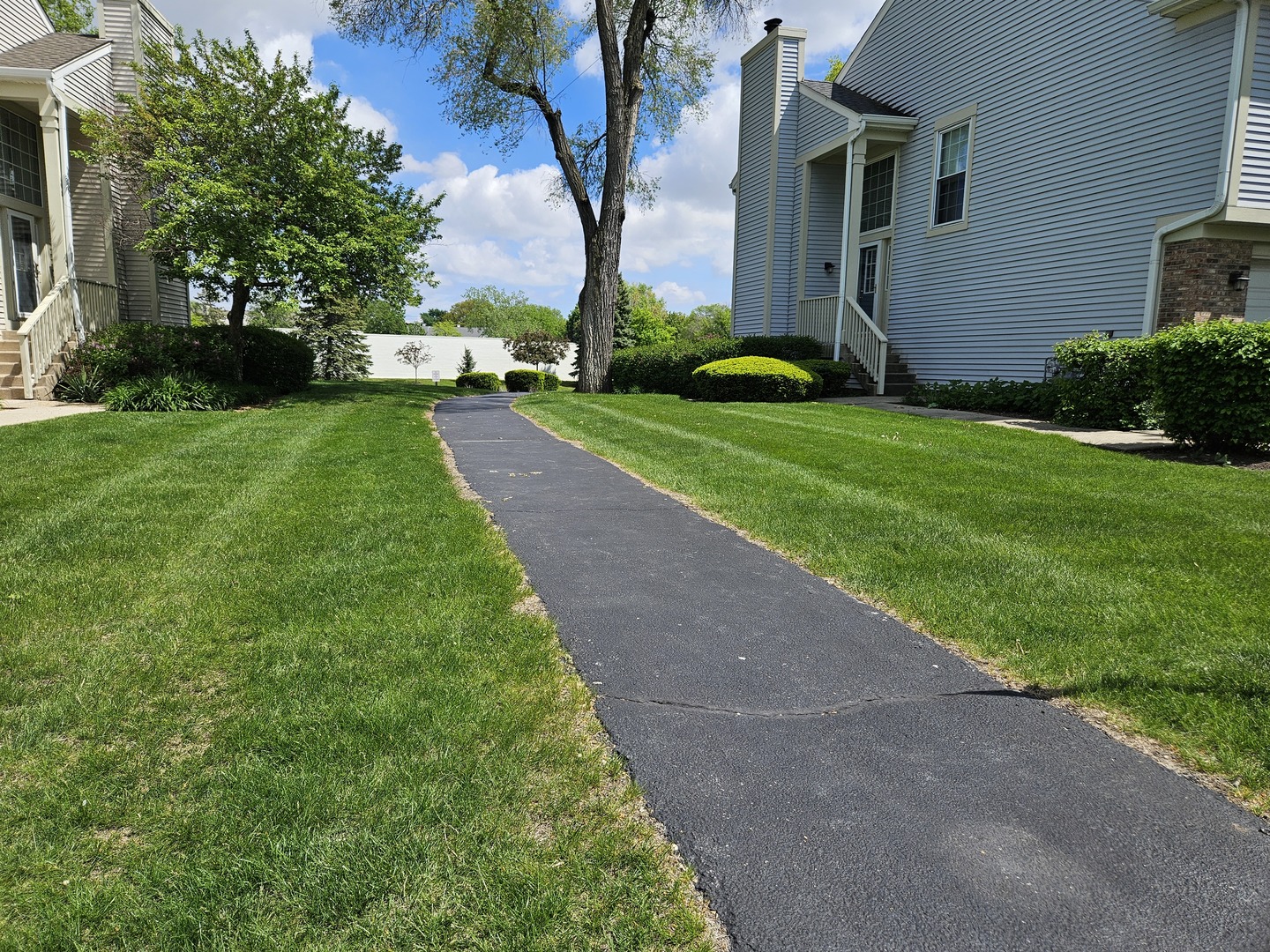 2805 S Embers Lane, Arlington Heights, IL 60005