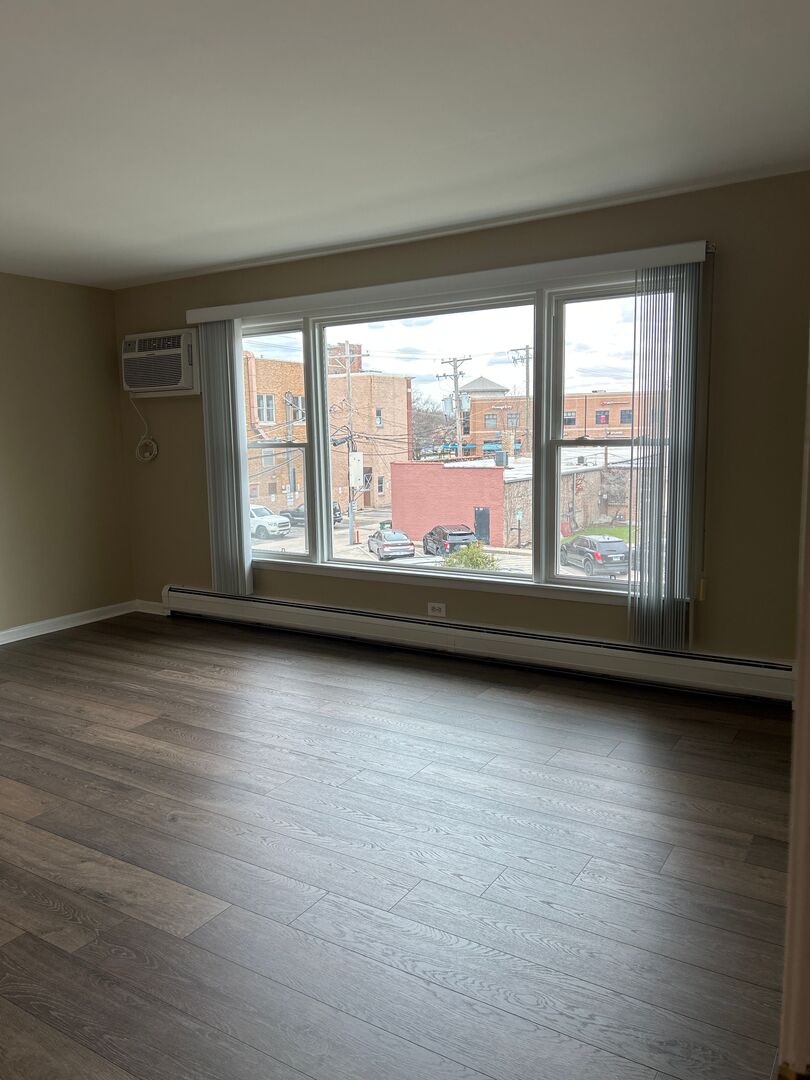 20 S 6th Avenue #6, La Grange, IL 60525