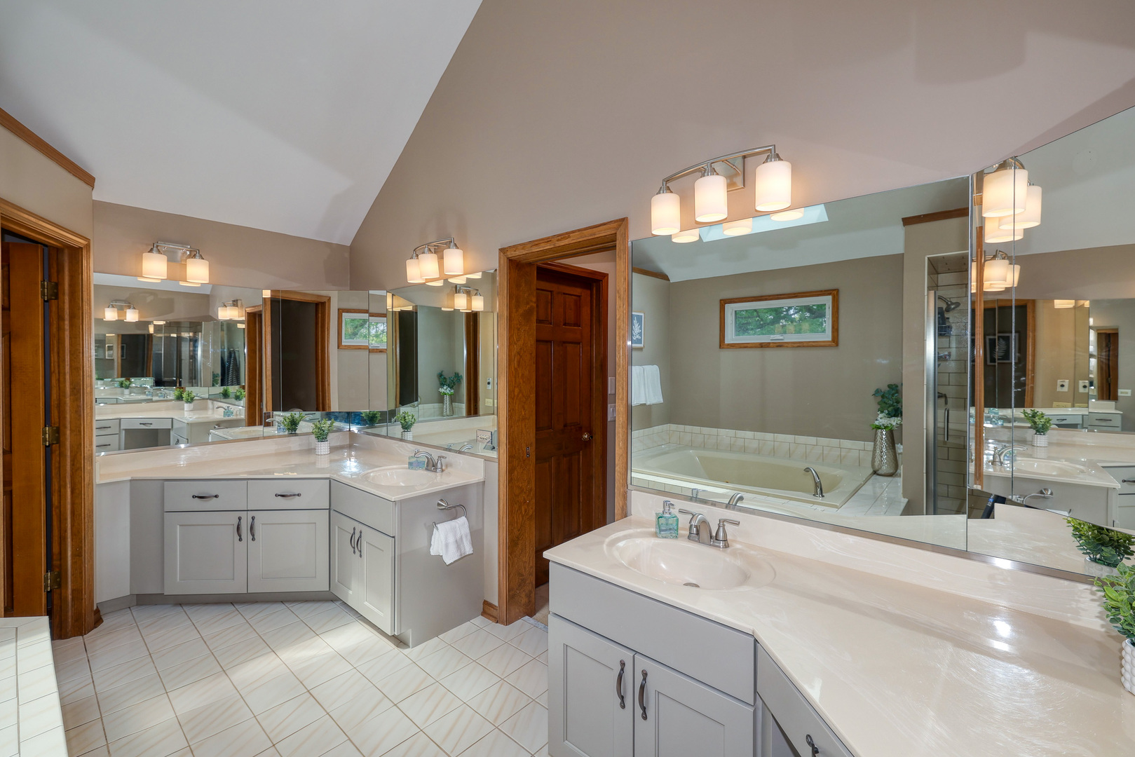 505 Steeplechase Road, St. Charles, IL 60174
