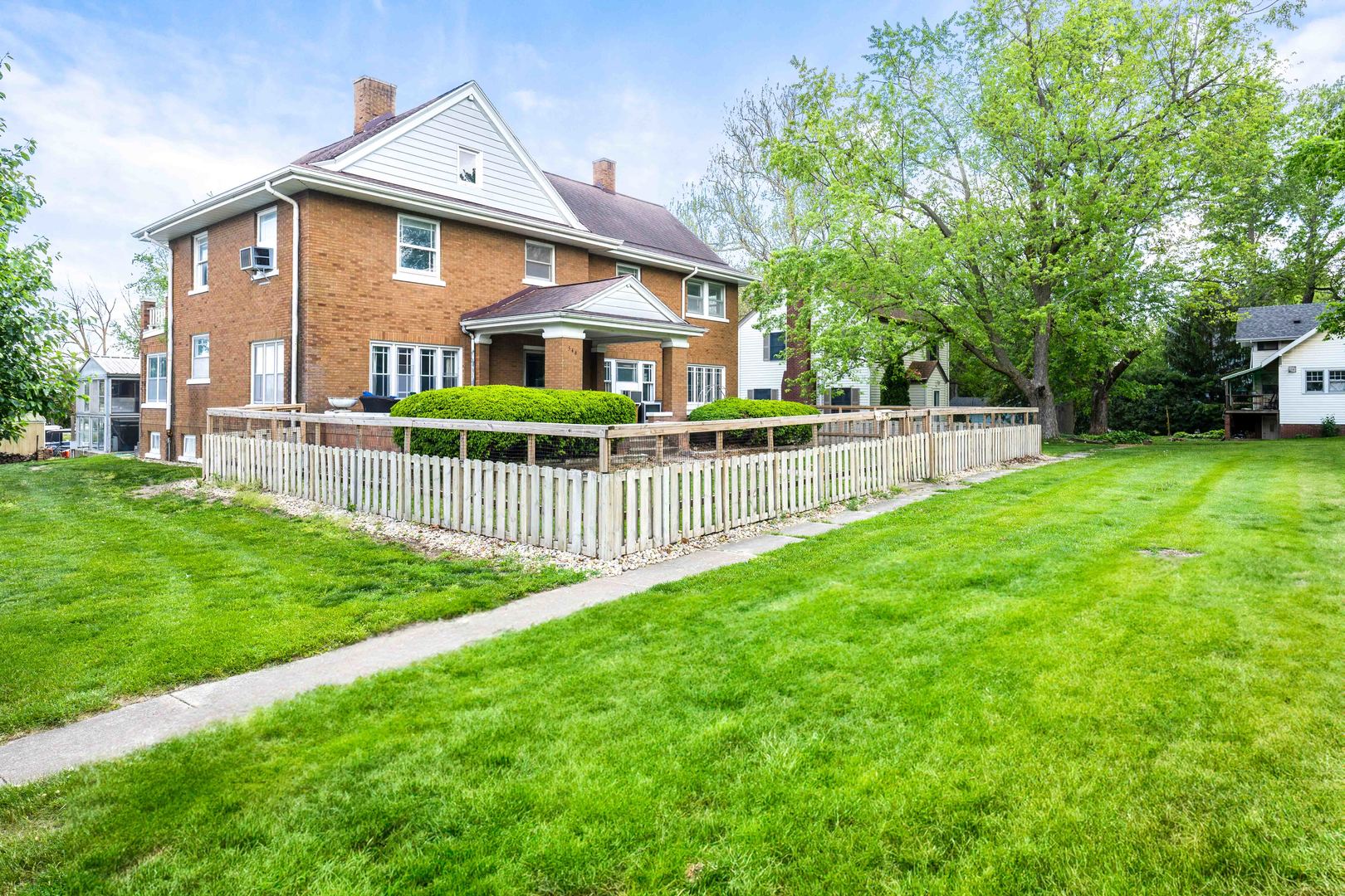 546 Elmwood Court, El Paso, IL 61738