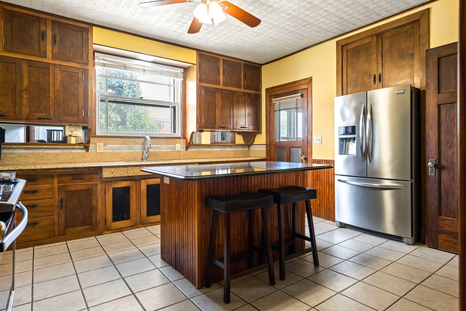 546 Elmwood Court, El Paso, IL 61738