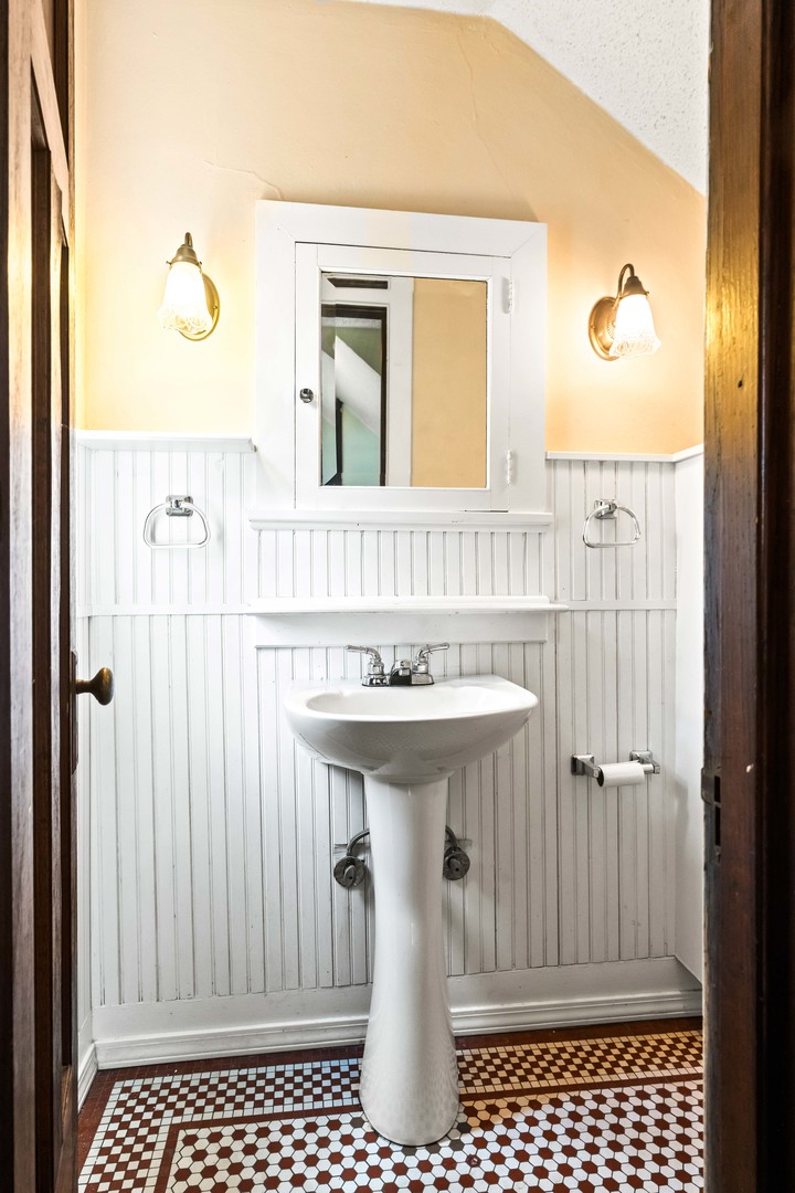 546 Elmwood Court, El Paso, IL 61738