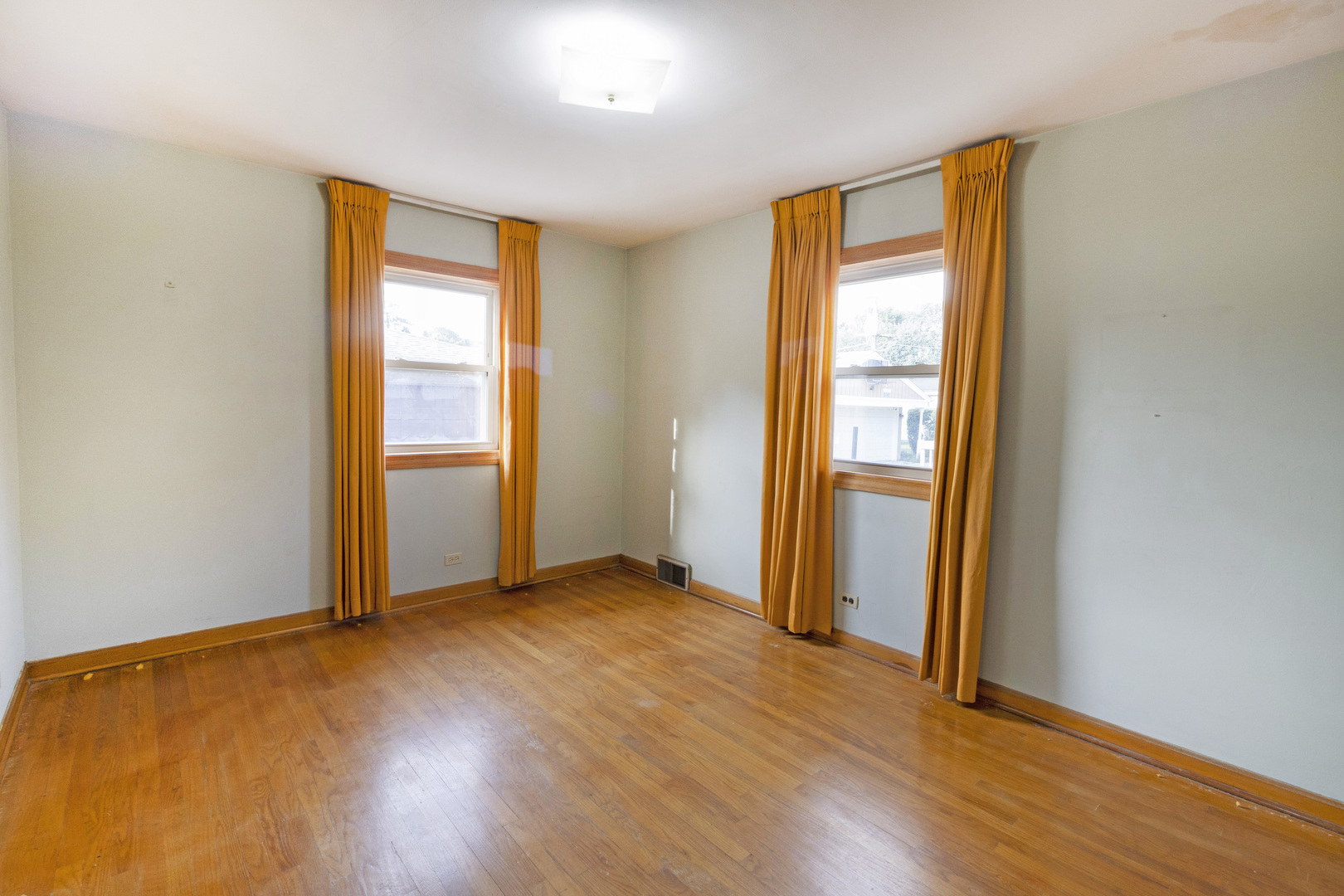 11157 Shaw Street, Westchester, IL 60154