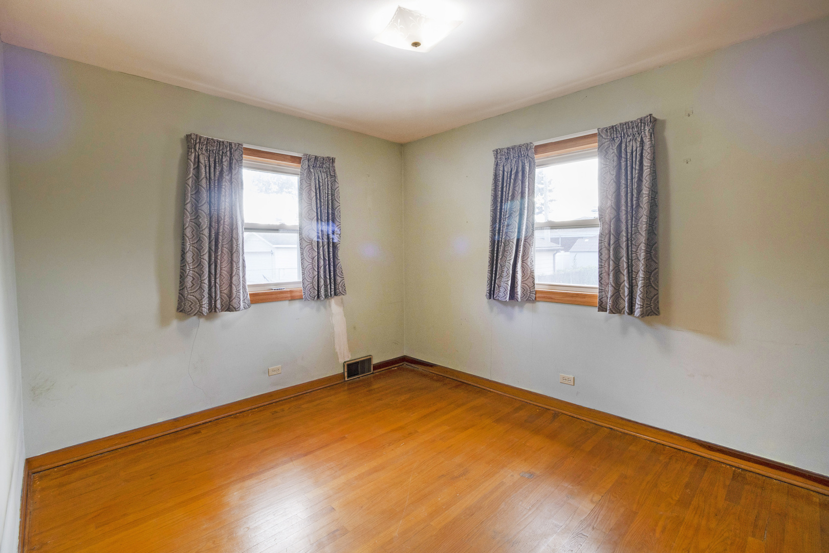 11157 Shaw Street, Westchester, IL 60154