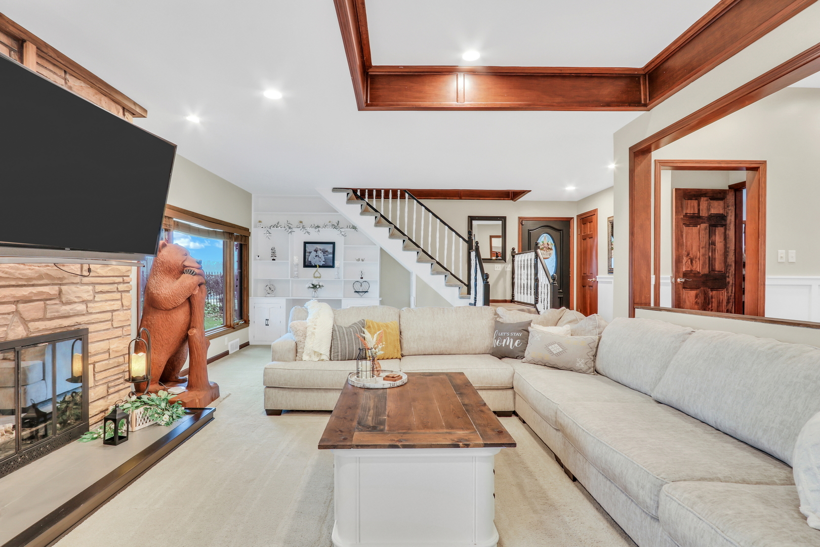 2407 N Villa Lane, McHenry, IL 60051