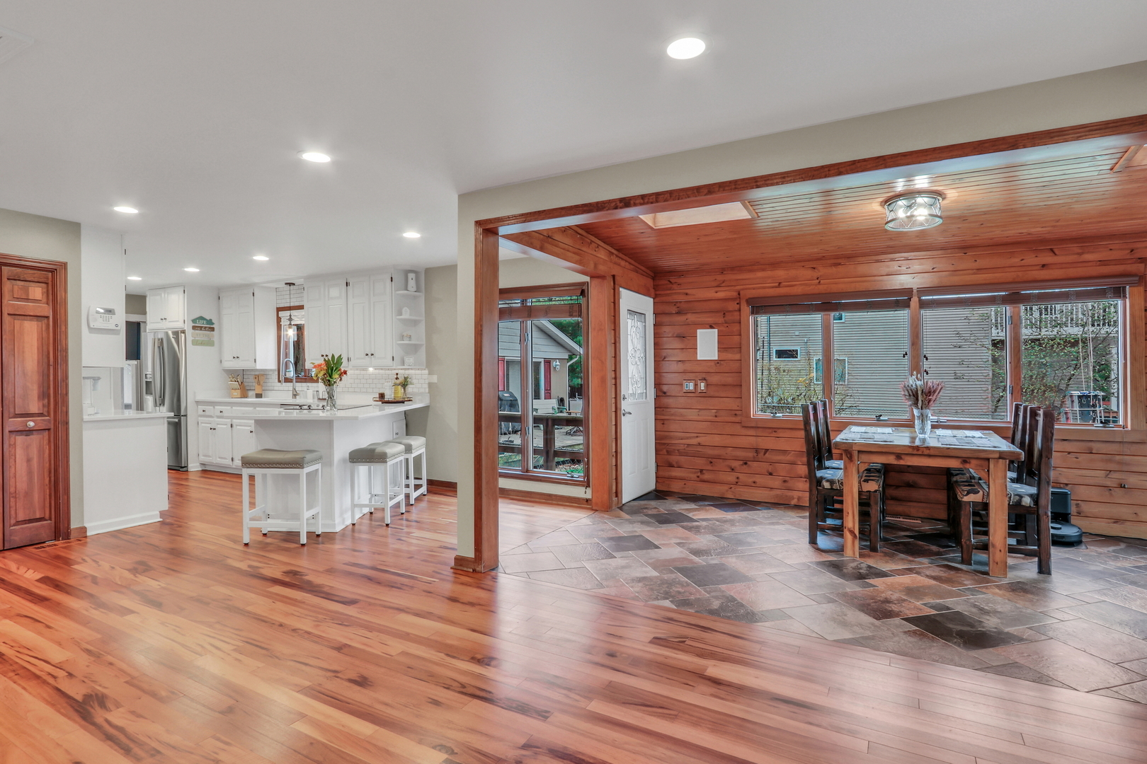 2407 N Villa Lane, McHenry, IL 60051