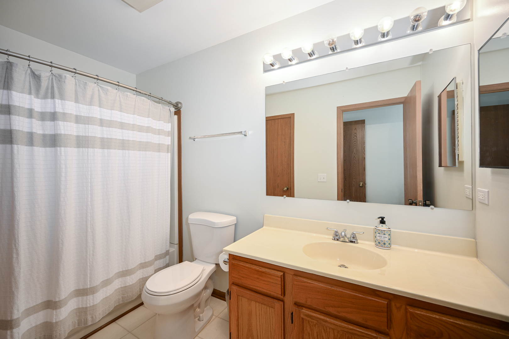 2S780 Grove Lane #26-A, Warrenville, IL 60555