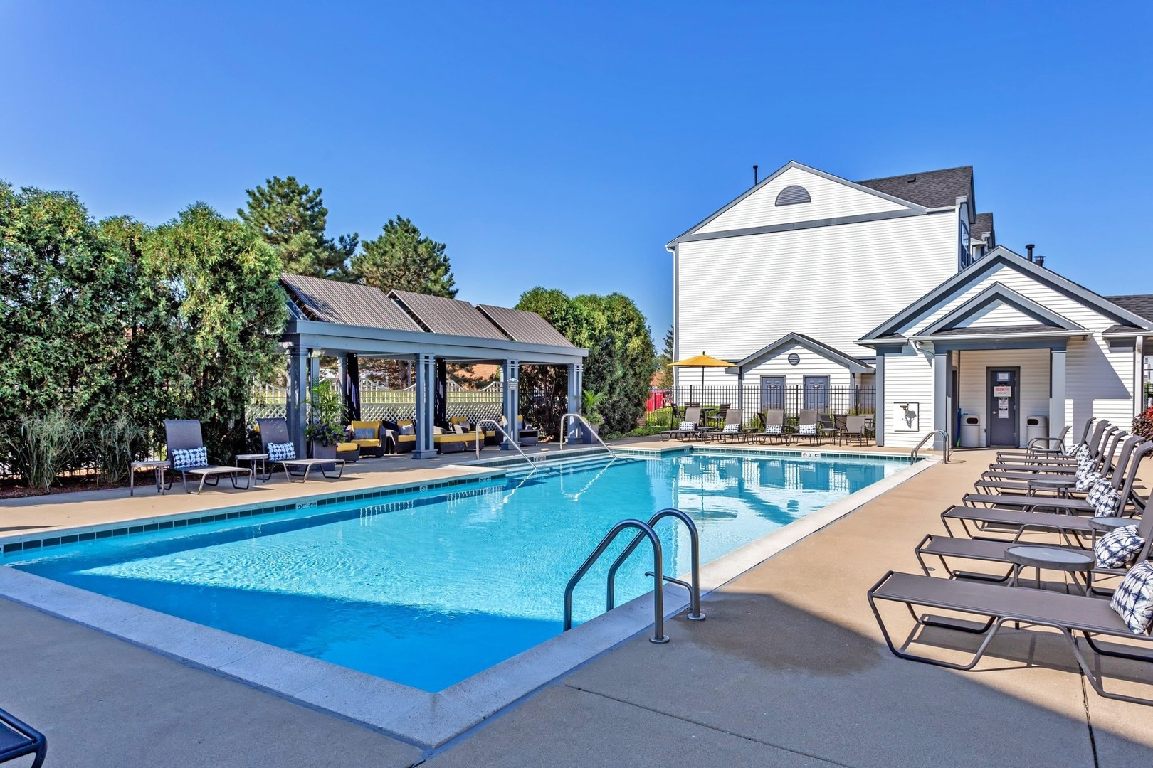 238 Brahms Circle #238, Wheaton, IL 60189