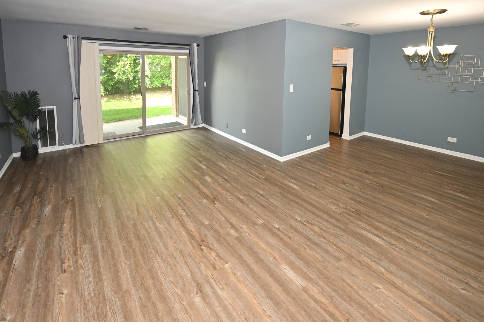 928 Surrey Drive #1A, Schaumburg, IL 60193