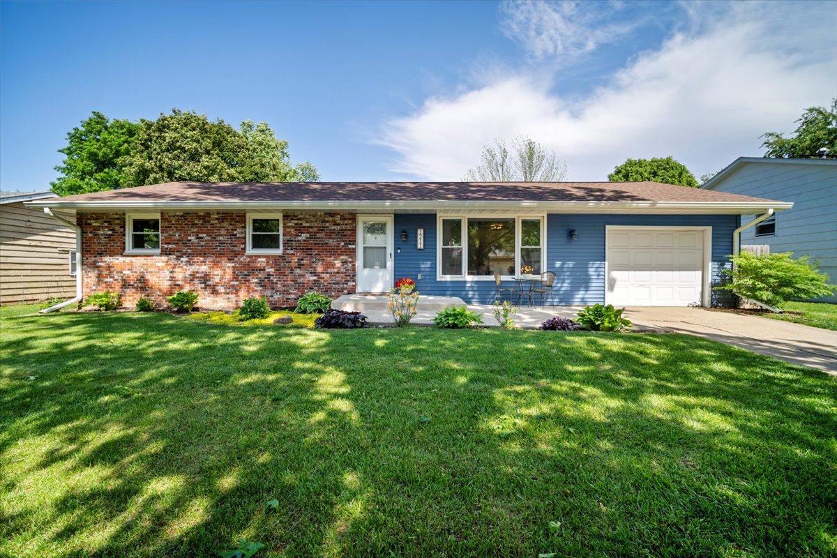 1211 Gettysburg Drive, Bloomington, IL 61704