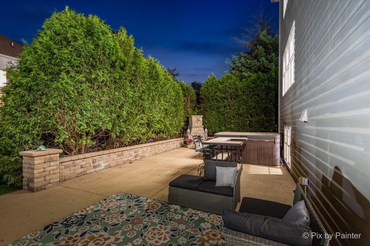 9 Laurel Valley Court, Lake In The Hills, IL 60156