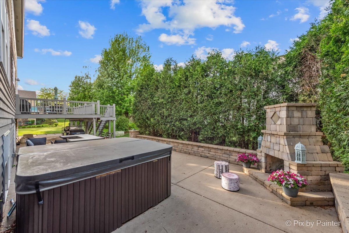 9 Laurel Valley Court, Lake In The Hills, IL 60156