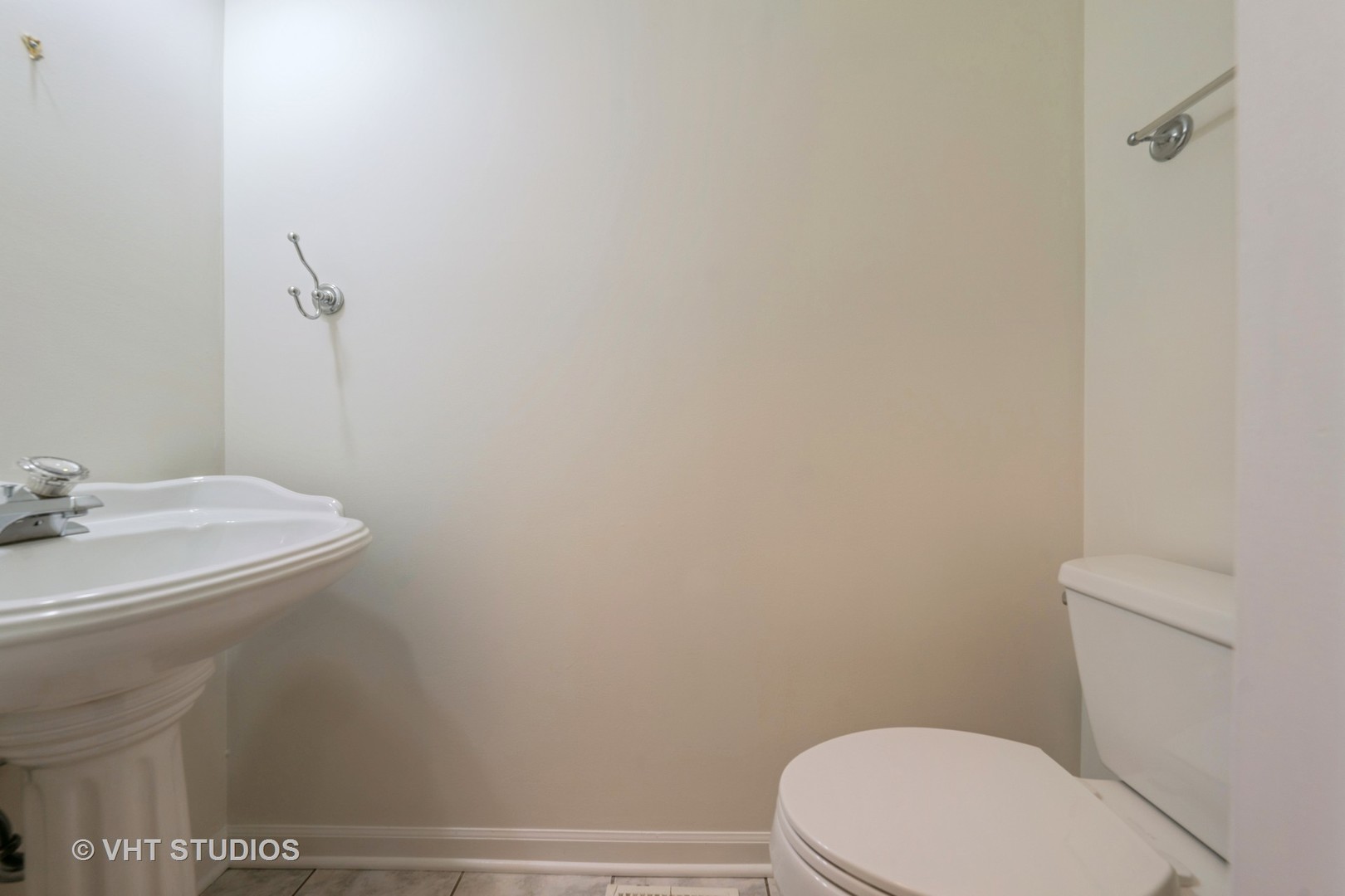 561 Goodwin Drive, Bolingbrook, IL 60440