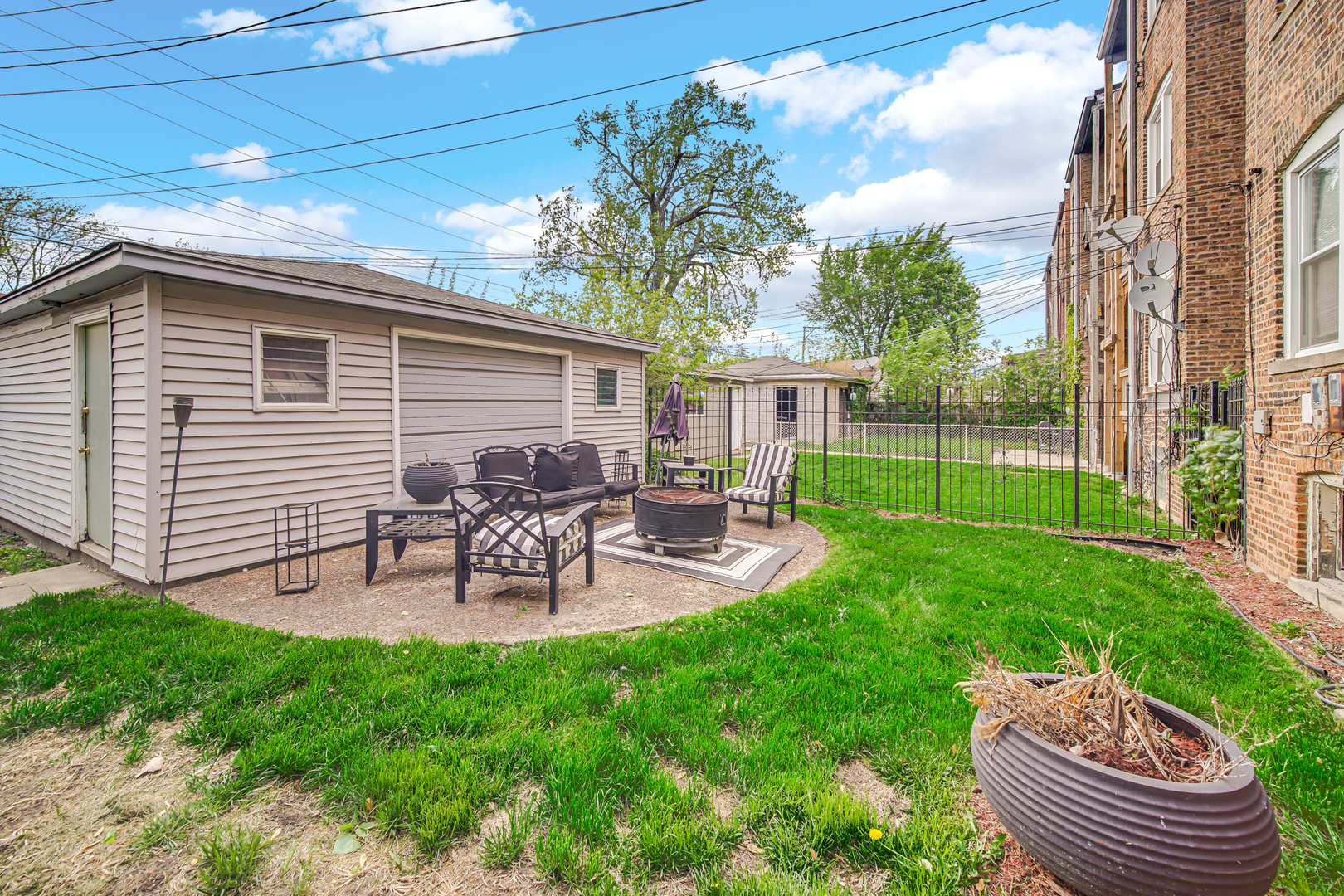 8518 S Bennett Avenue, Chicago, IL 60617