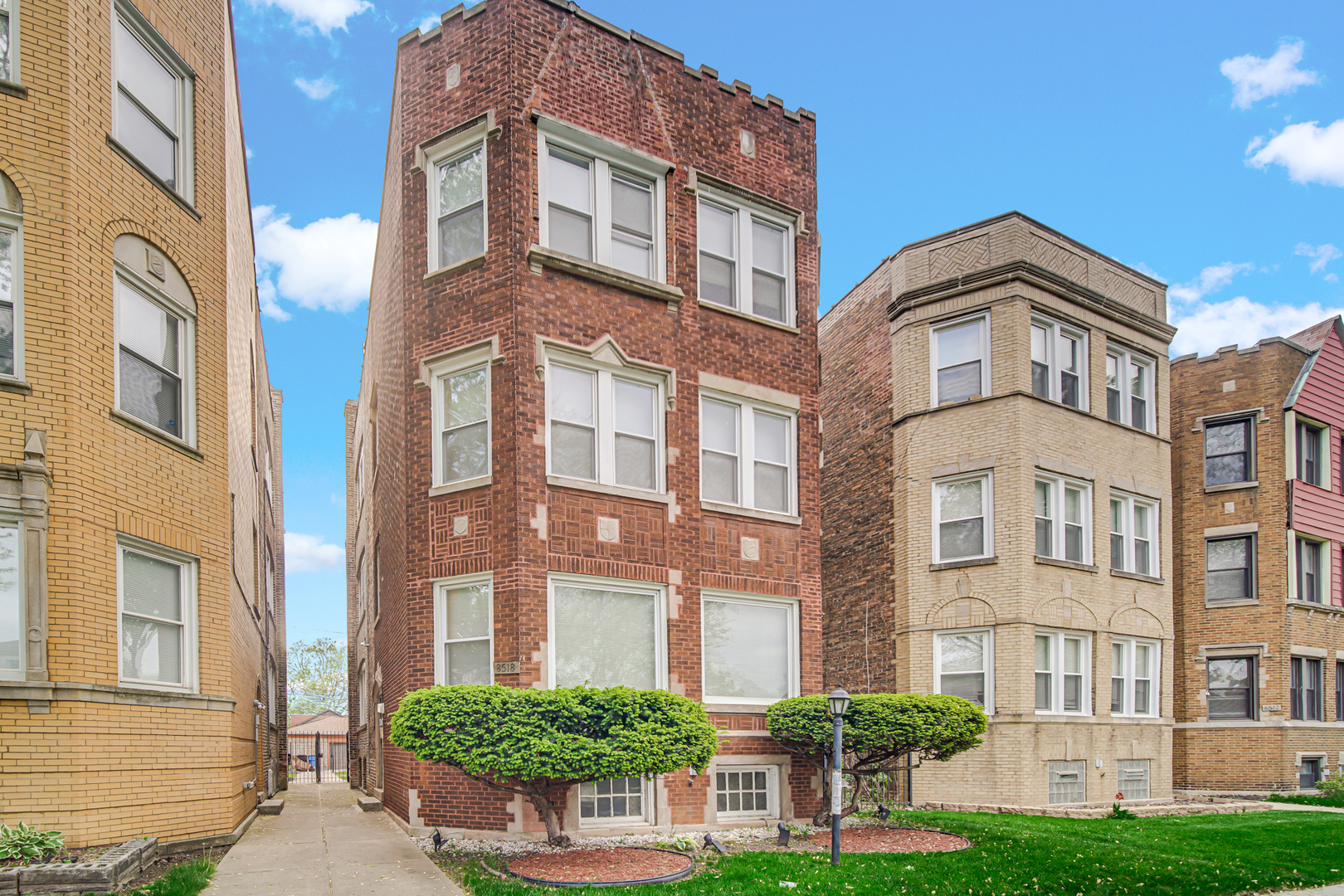 8518 S Bennett Avenue, Chicago, IL 60617