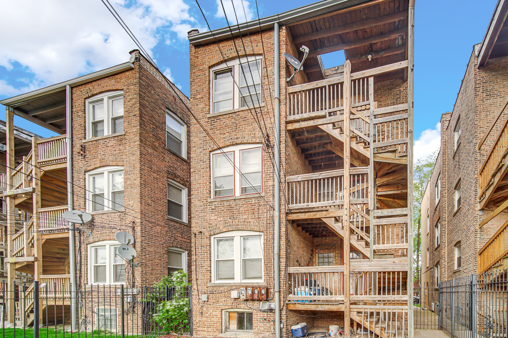 8518 S Bennett Avenue, Chicago, IL 60617
