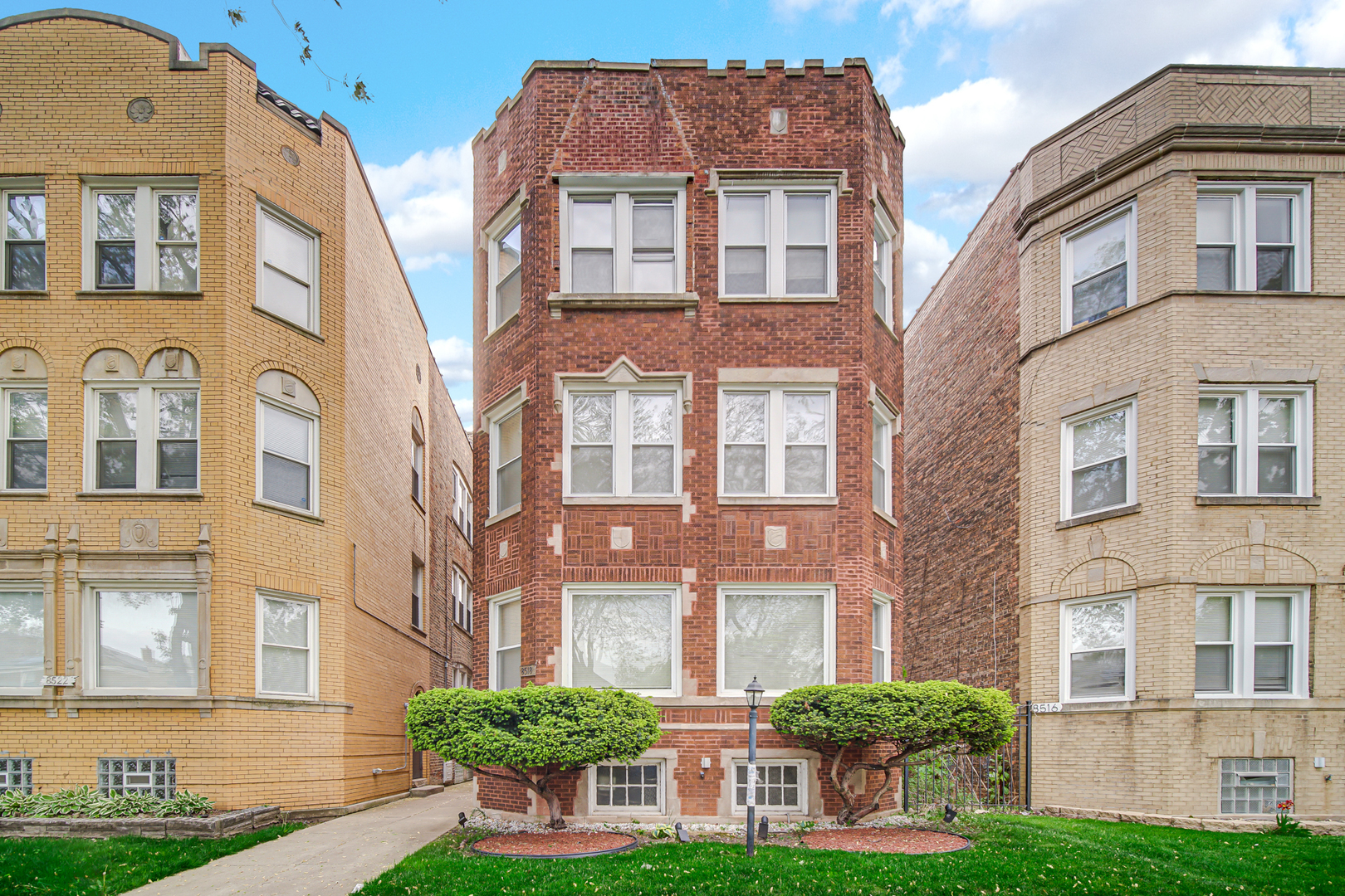 8518 S Bennett Avenue, Chicago, IL 60617