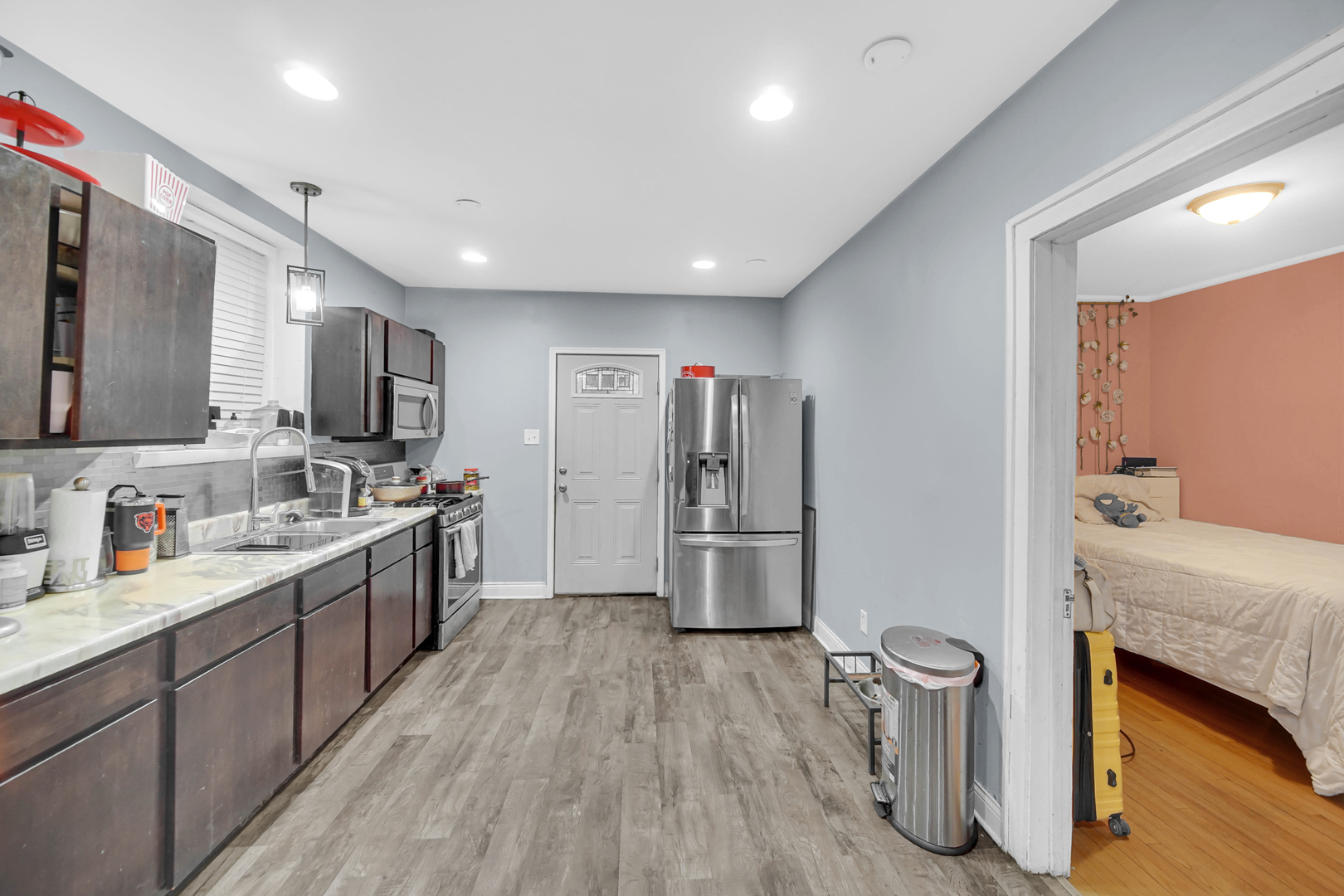 8518 S Bennett Avenue, Chicago, IL 60617