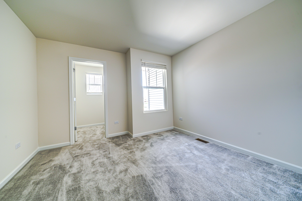2283 Horseshoe Circle #10004, Naperville, IL 60564
