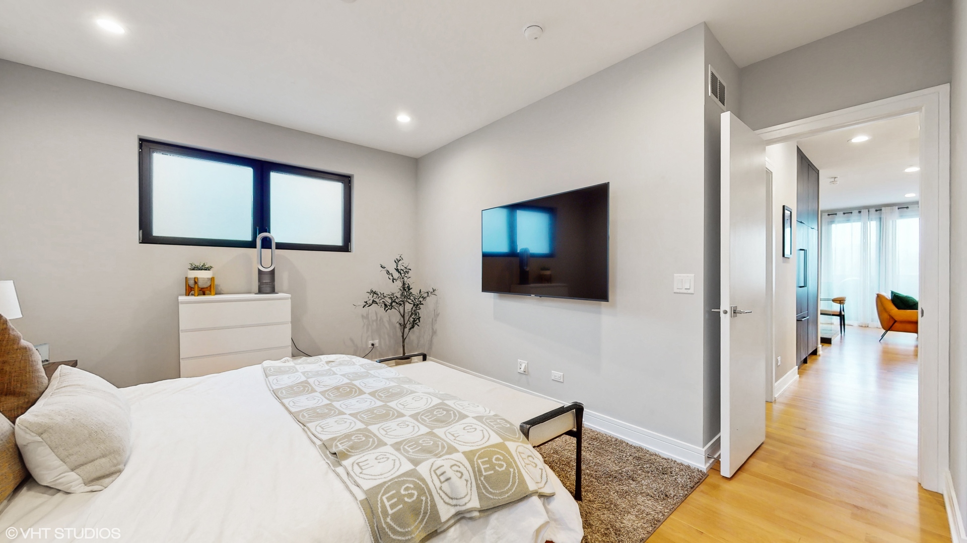 1203 W Superior Street #1C, Chicago, IL 60642
