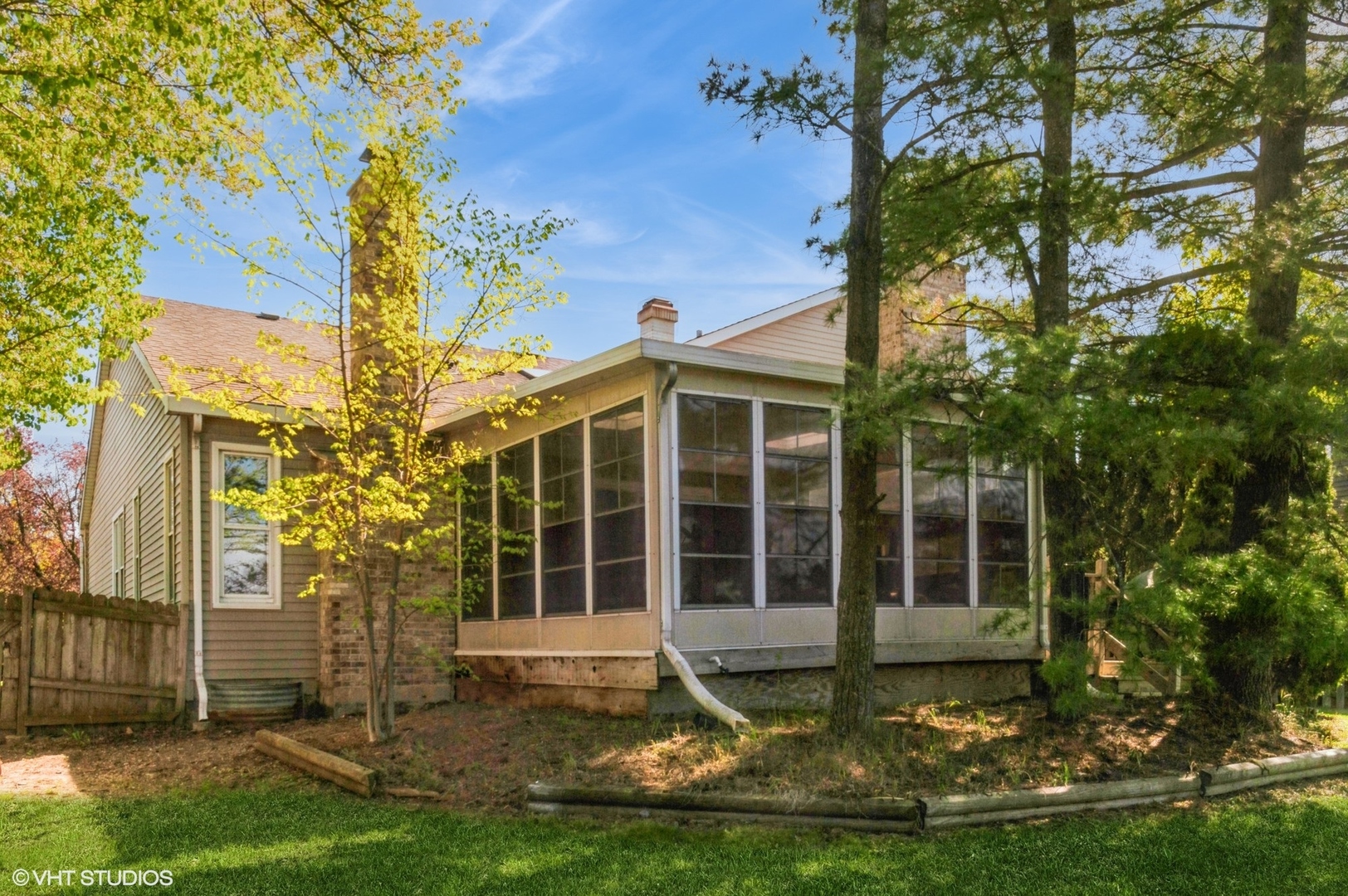 1420 E Canterbury Drive, Arlington Heights, IL 60004