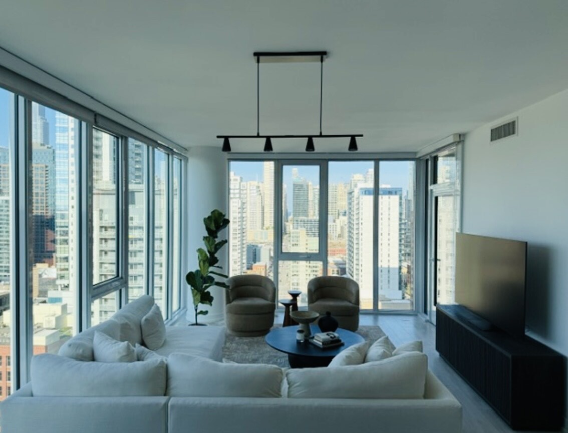369 W grand Avenue #2005, Chicago, IL 60654