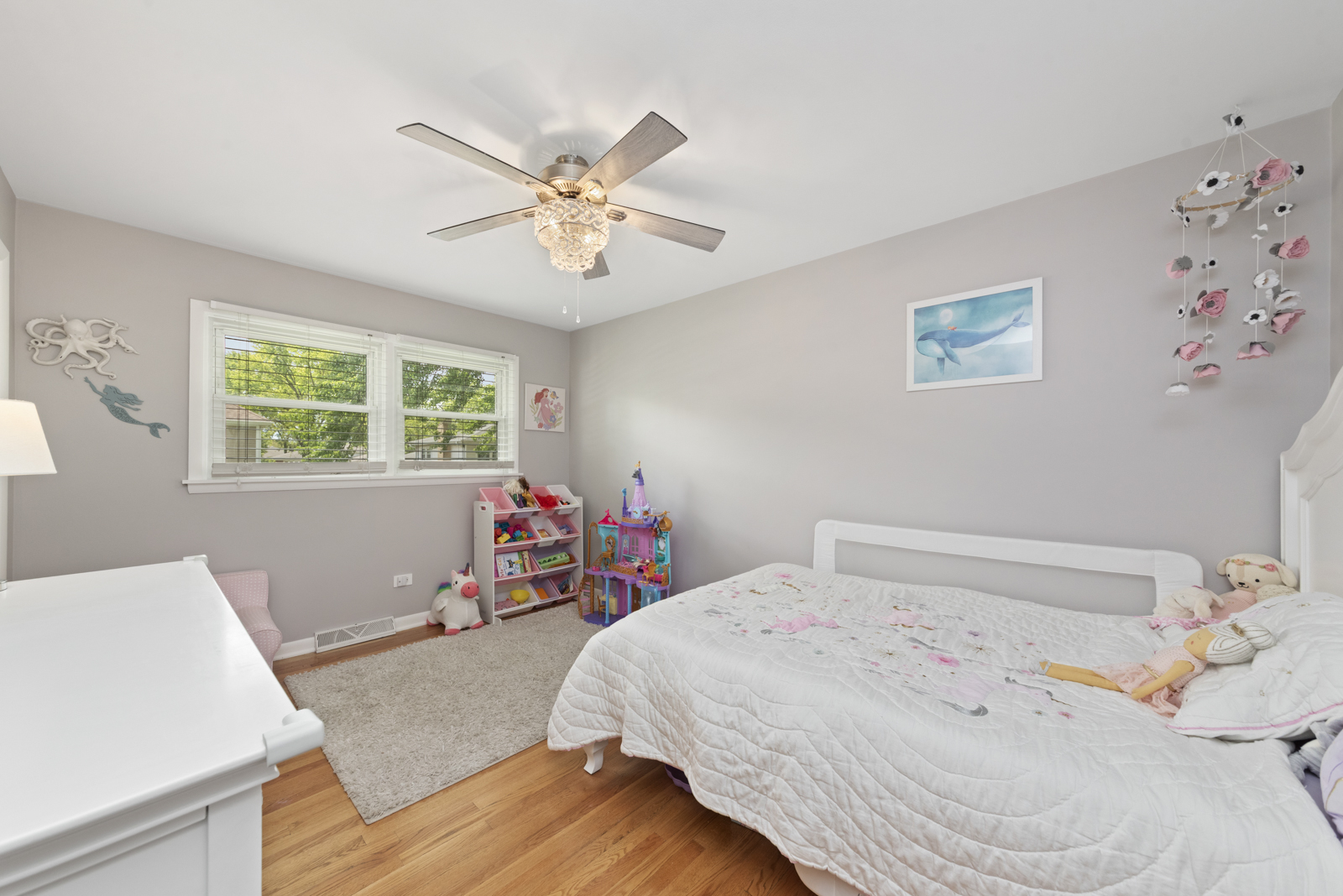 18W315 Holly Avenue, Darien, IL 60561