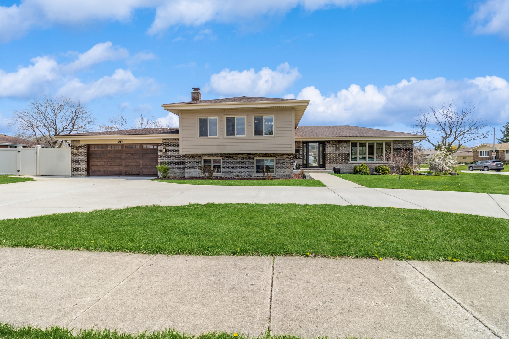 705 N Plamondon Drive, Addison, IL 60101
