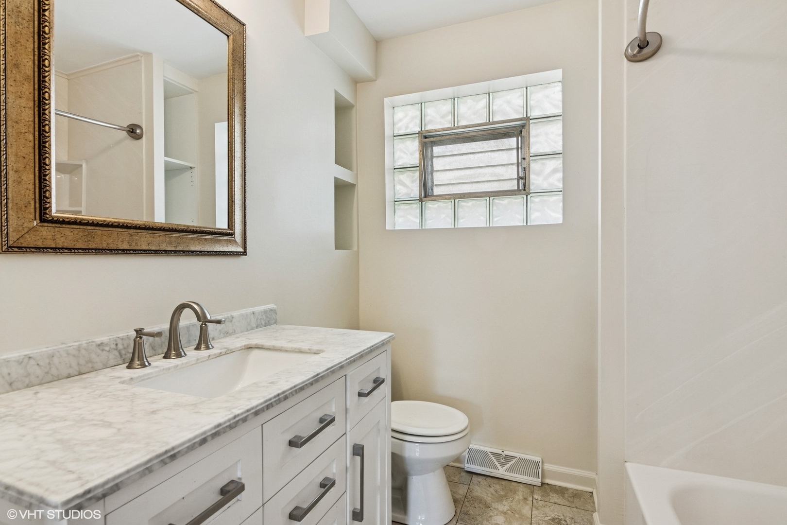 127 S Ardmore Avenue, Villa Park, IL 60181