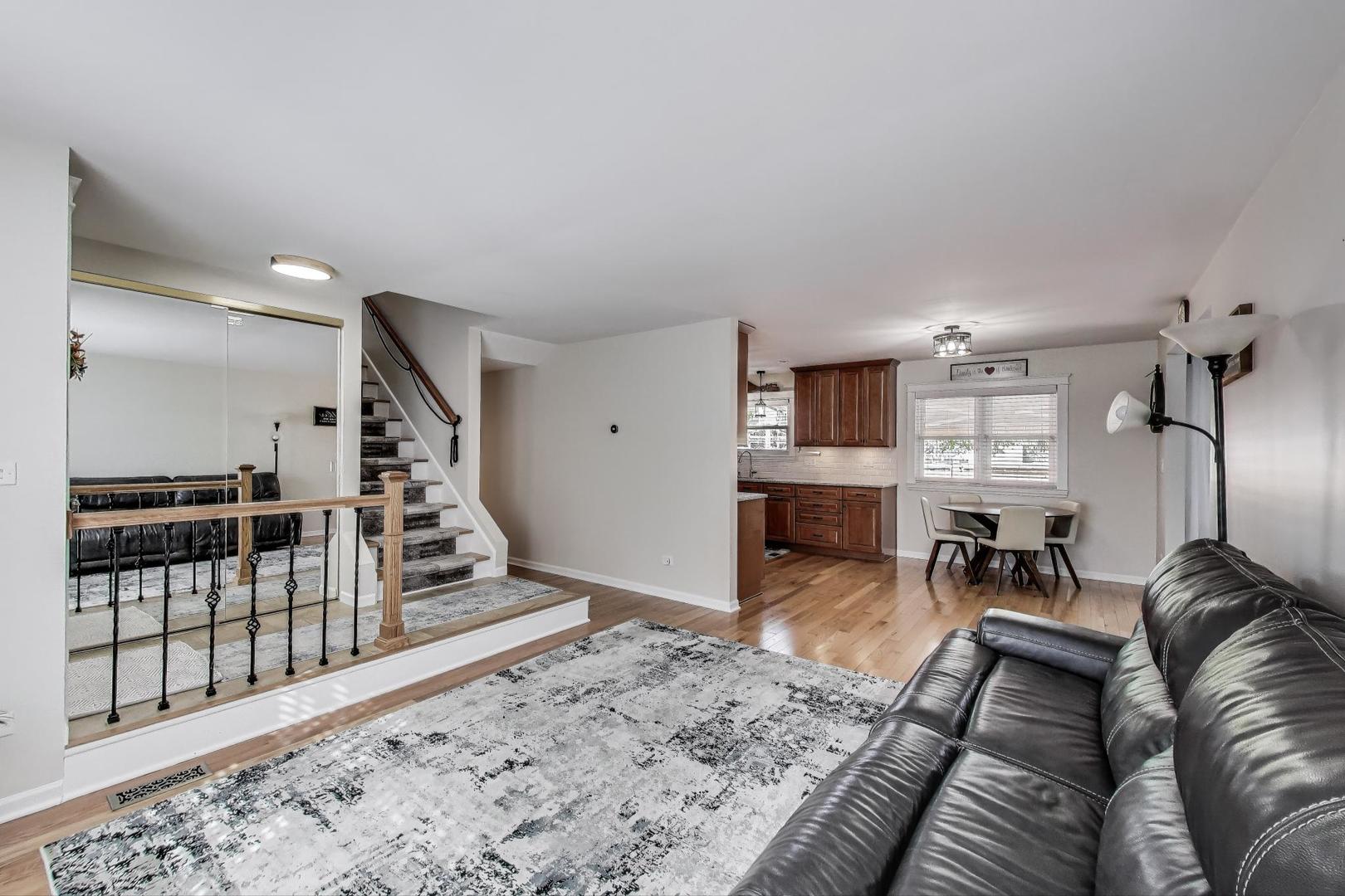 6 Plover Court, Woodridge, IL 60517