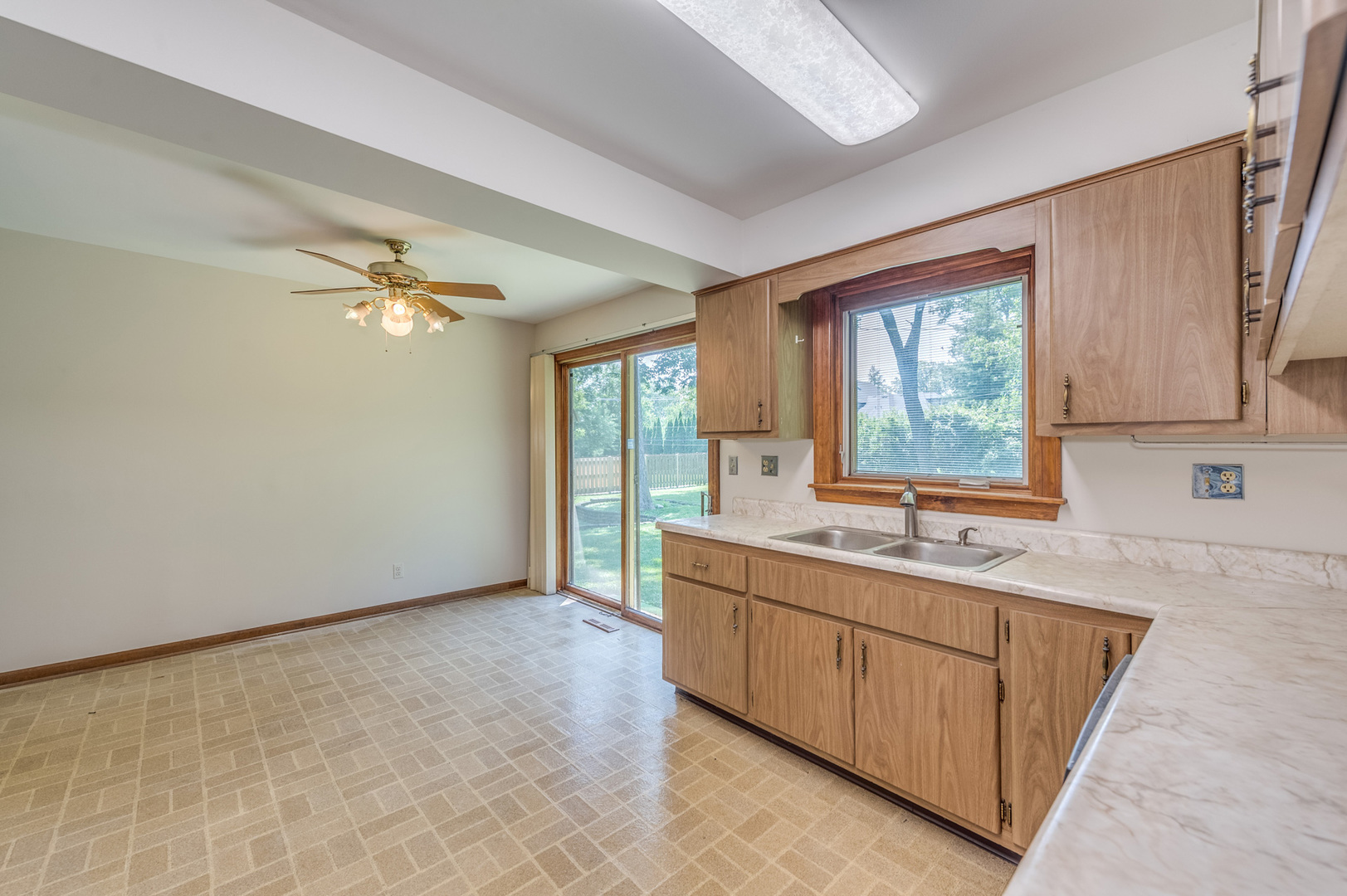 701 Hitchcock Avenue, Lisle, IL 60532