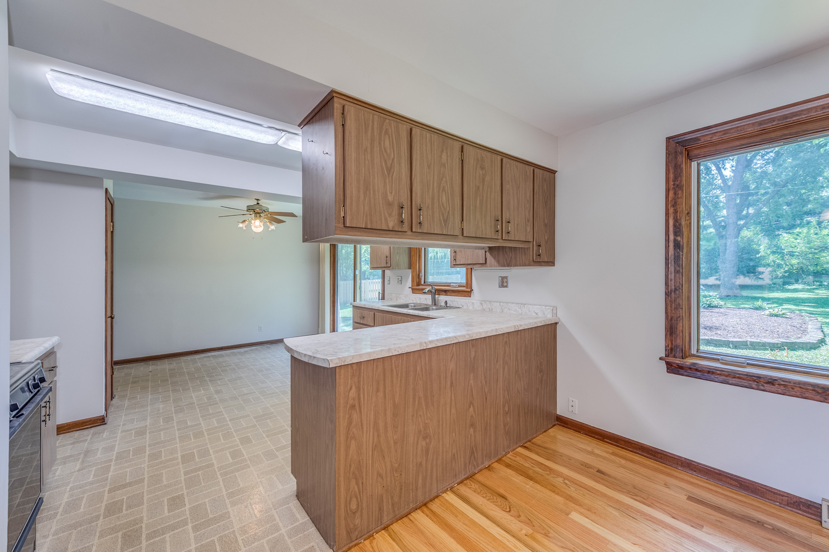 701 Hitchcock Avenue, Lisle, IL 60532