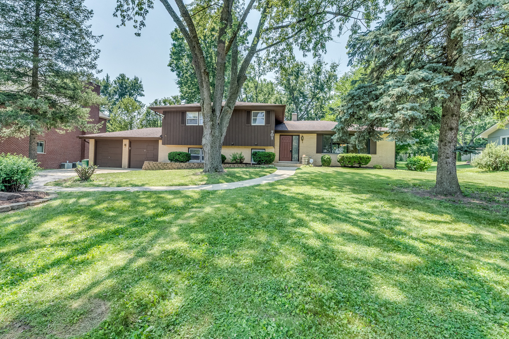 701 Hitchcock Avenue, Lisle, IL 60532