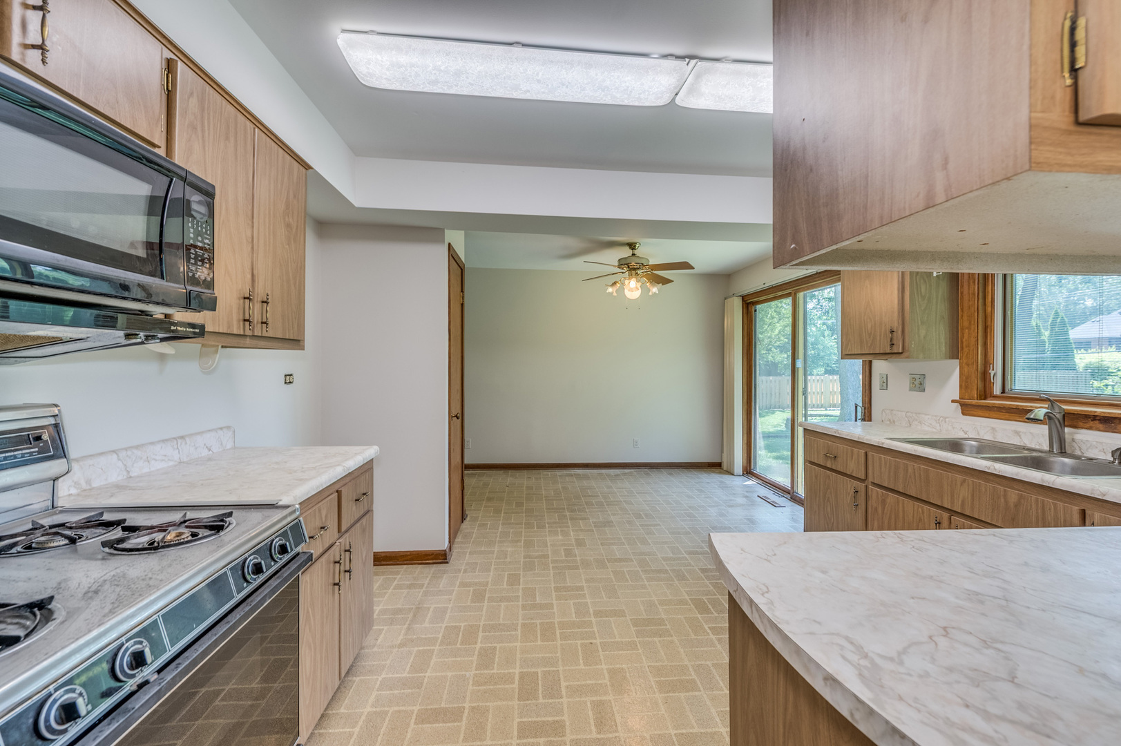 701 Hitchcock Avenue, Lisle, IL 60532