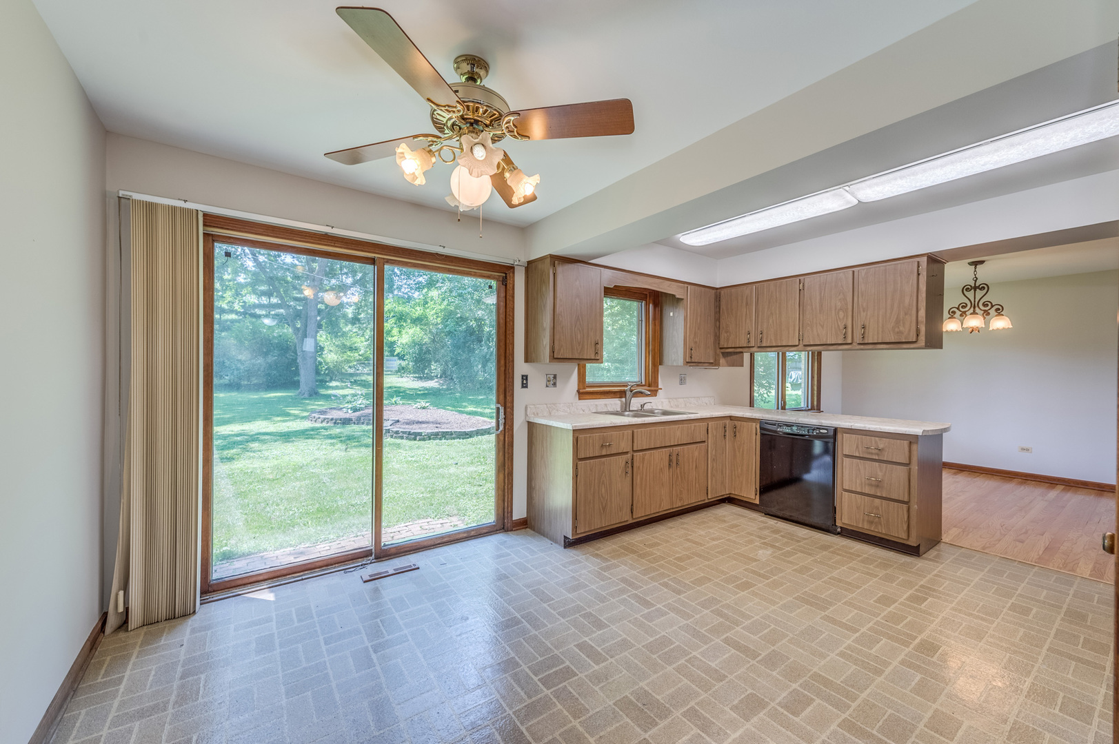 701 Hitchcock Avenue, Lisle, IL 60532