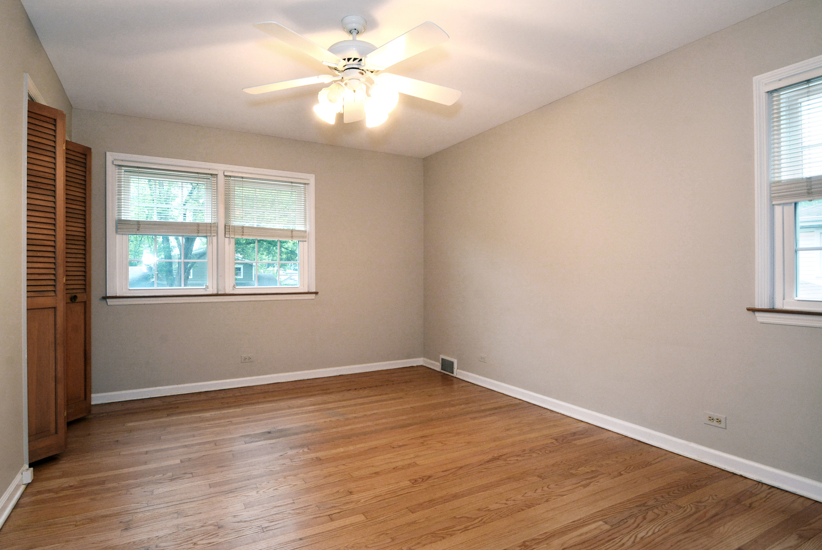 604 S Reuter Drive, Arlington Heights, IL 60005