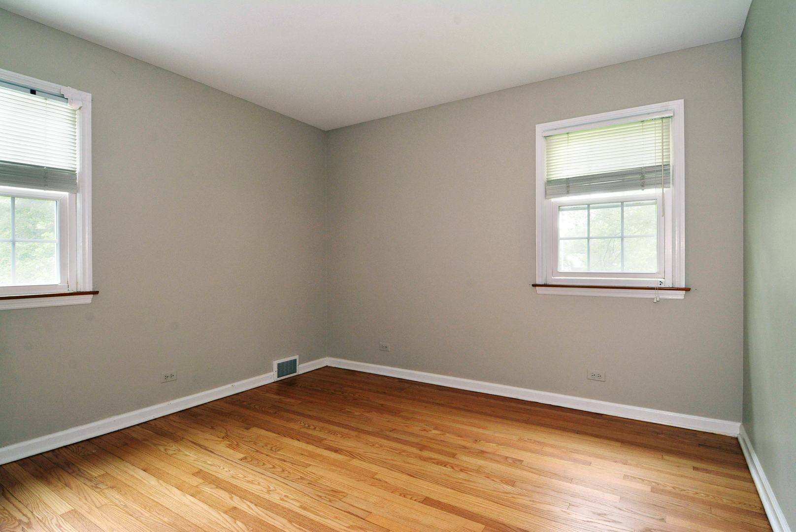 604 S Reuter Drive, Arlington Heights, IL 60005