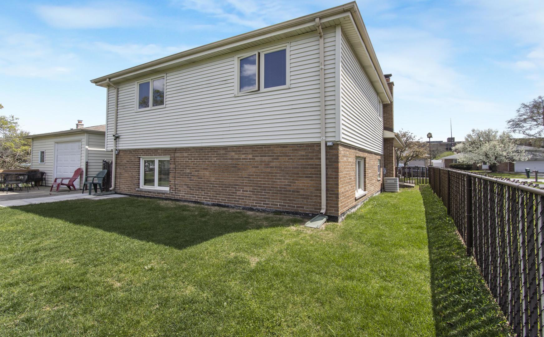 9000 Westwood Drive, Orland Hills, IL 60487
