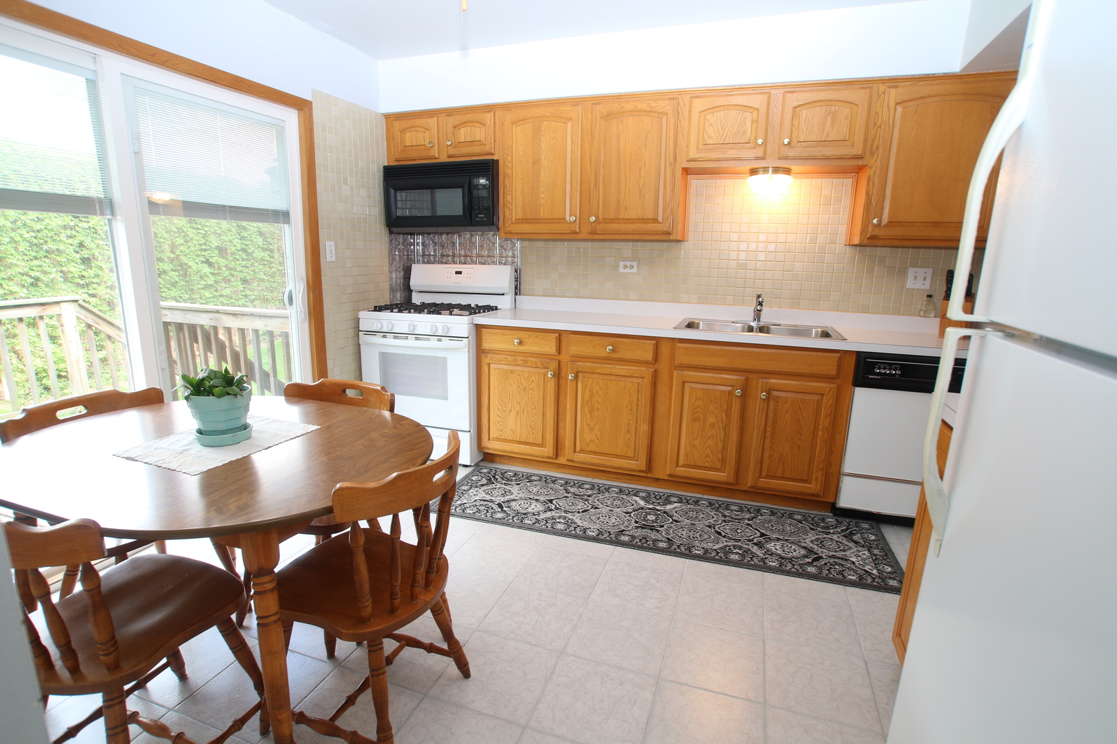 1799 W Goldengate Court, Addison, IL 60101