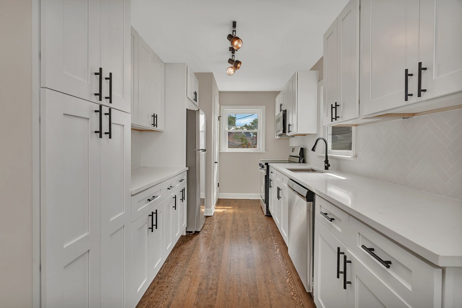 3811 N Pioneer Avenue, Chicago, IL 60634